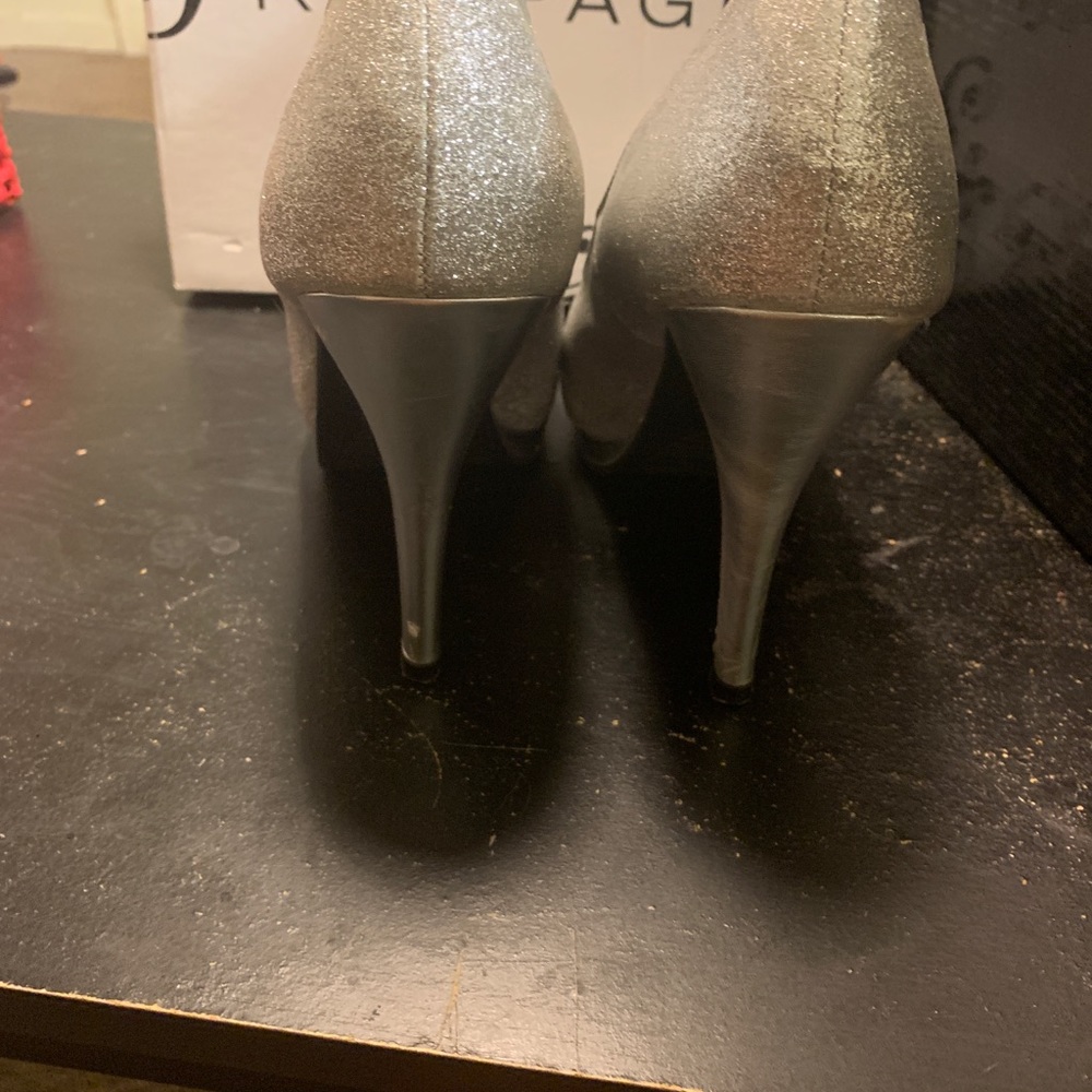 Glittery silver high heels - Picture 3 of 5